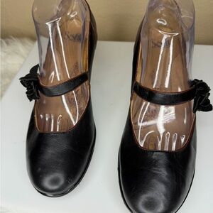 Sofft Black Leather Mary Jane Pumps with Rosette Accent